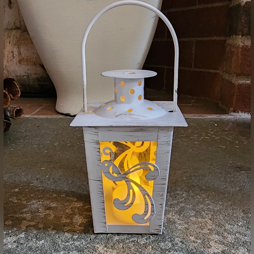 NWT Small White Shabby Chic Distressed Metal Bird Lantern
